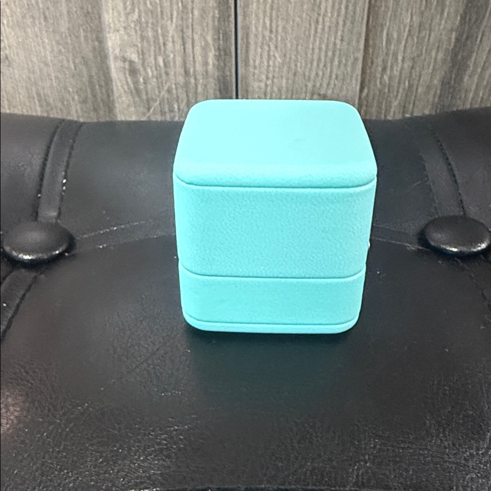 Genuine Tiffany & Co Blue Leather Ring Small Gift Presentation Box Clasp Closure - Picture 4 of 8